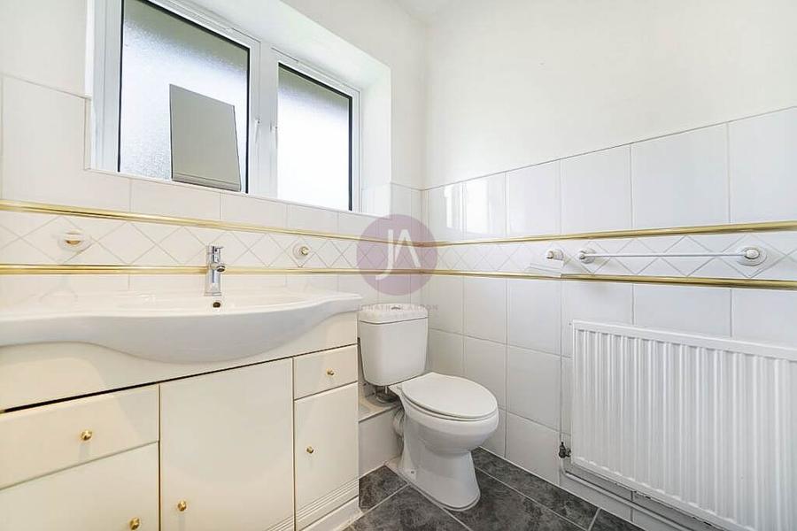 1 bedroom Flat to rent in Verity House-view10