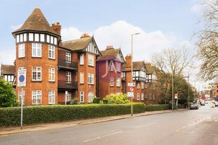 2 bedroom Flat to rent in Moreland Court-List1818