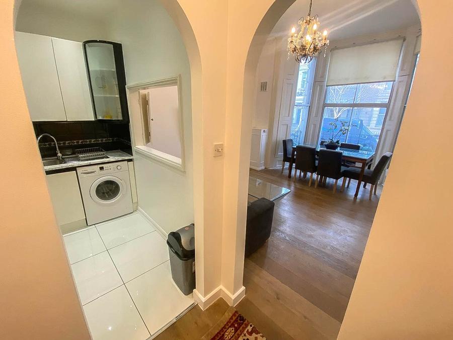 2 bedroom Flat to rent in Longridge Road-view10