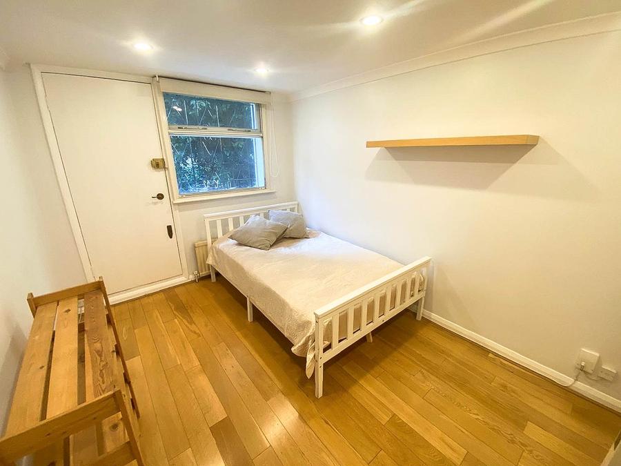 2 bedroom Flat to rent in Longridge Road-view7