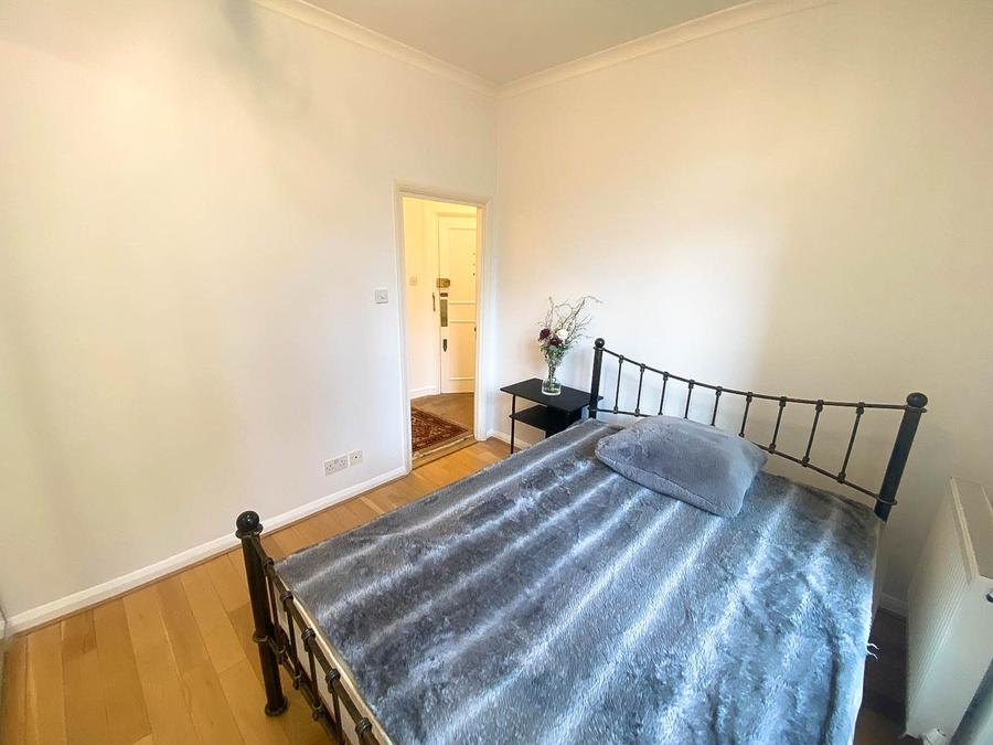 2 bedroom Flat to rent in Longridge Road-view5