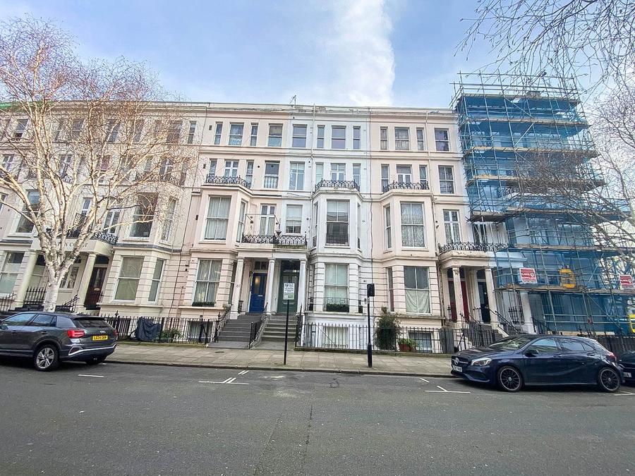 2 bedroom Flat to rent in Longridge Road-view13