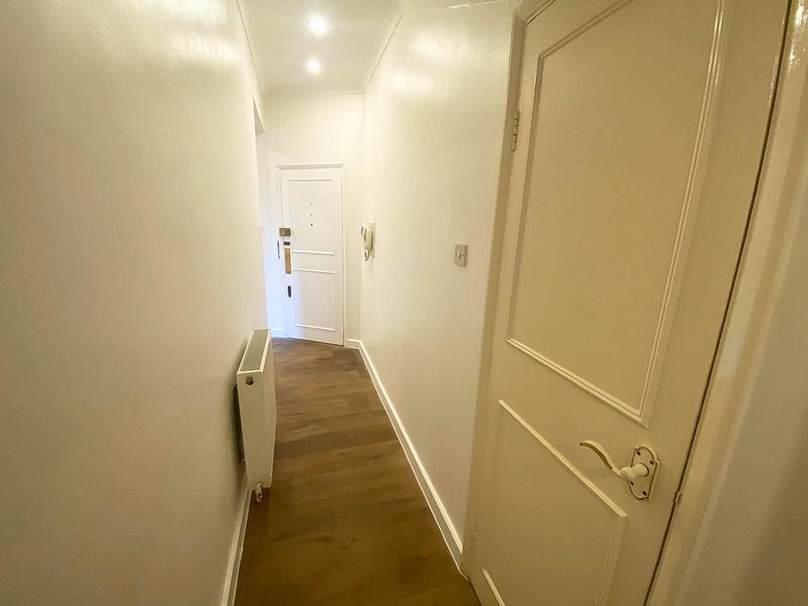 2 bedroom Flat to rent in Longridge Road-view9