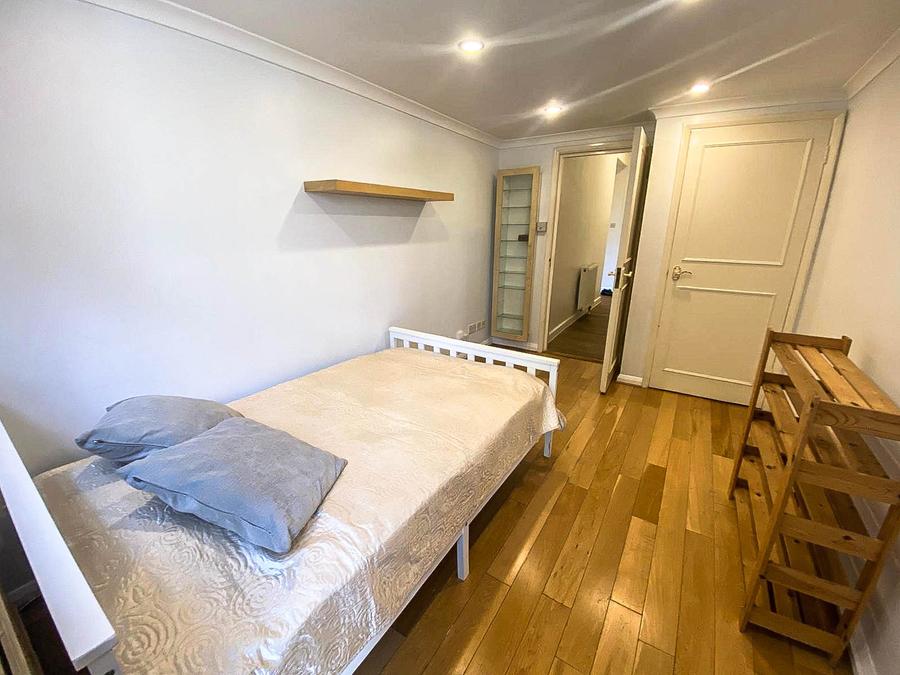 2 bedroom Flat to rent in Longridge Road-view8