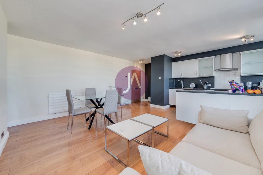 1 bedroom Flat to rent in Lords View-view7