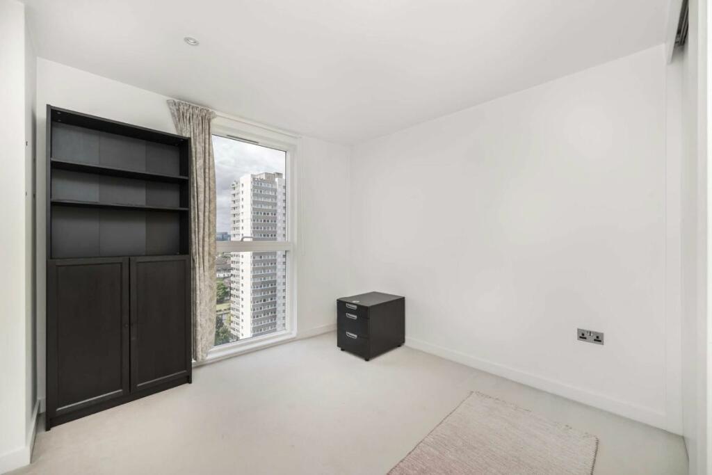 Pump House Crescent, Kew Bridge, Brentford, London, TW8