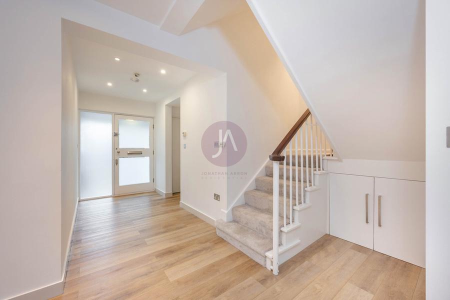 5 bedroom House to rent in Woronzow Road-view13