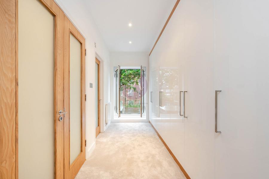 5 bedroom House to rent in Woronzow Road-view9