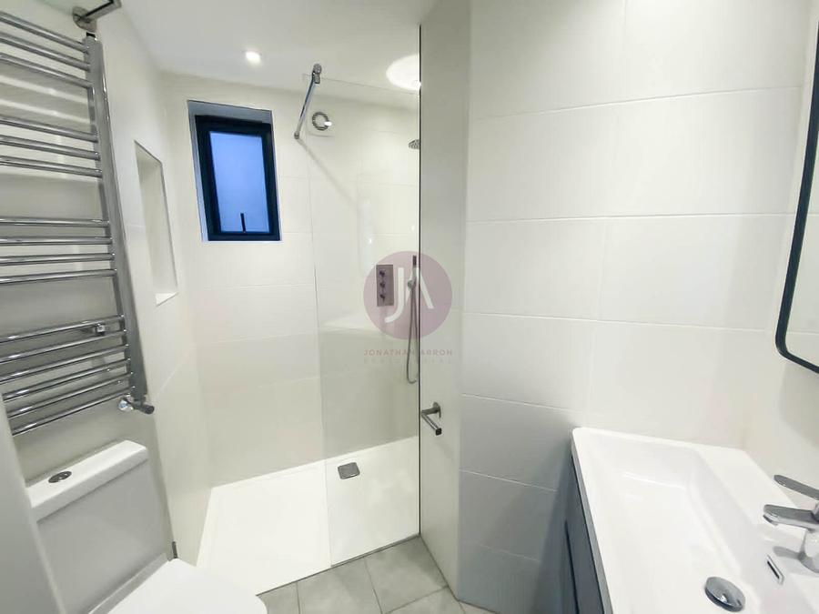 2 bedroom Flat to rent in Bisham Gardens-view9
