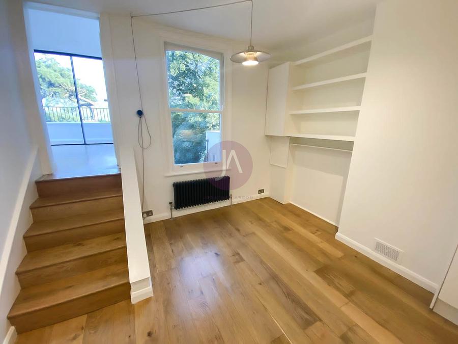 2 bedroom Flat to rent in Bisham Gardens-view4