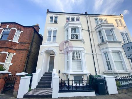2 bedroom Flat to rent in Bisham Gardens-List1695