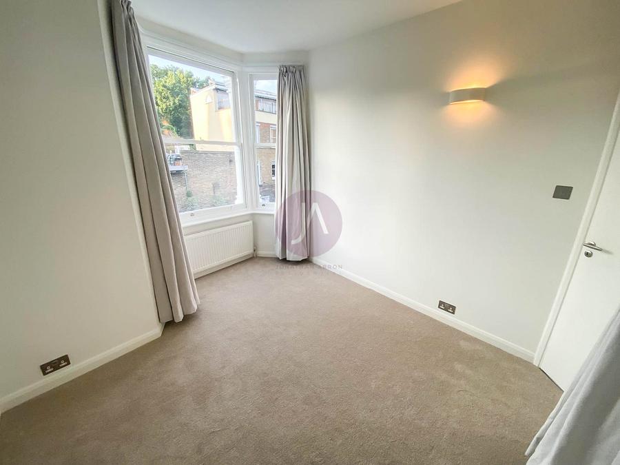 2 bedroom Flat to rent in Bisham Gardens-view11