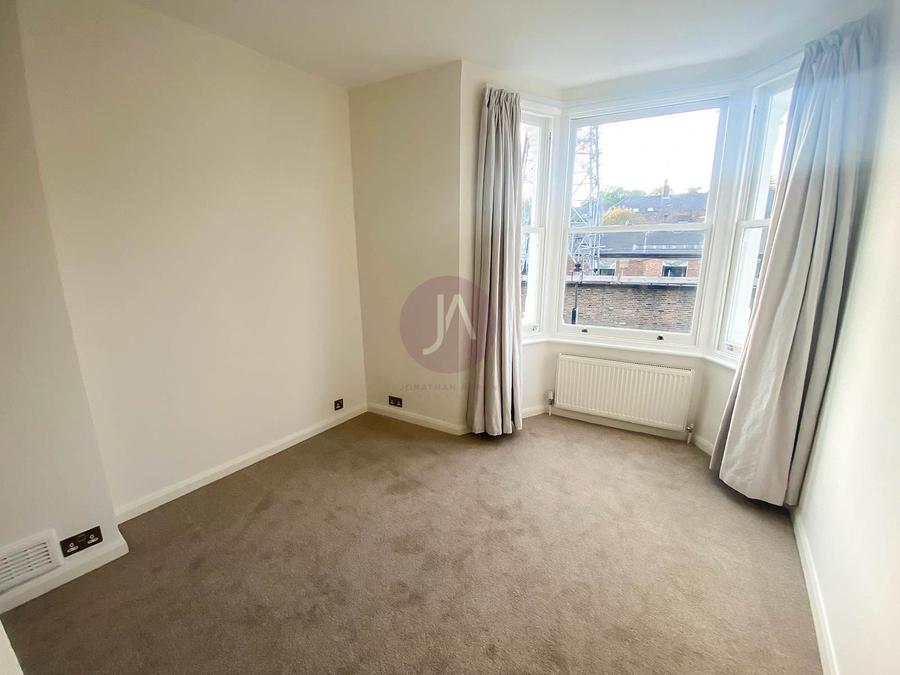 2 bedroom Flat to rent in Bisham Gardens-view13