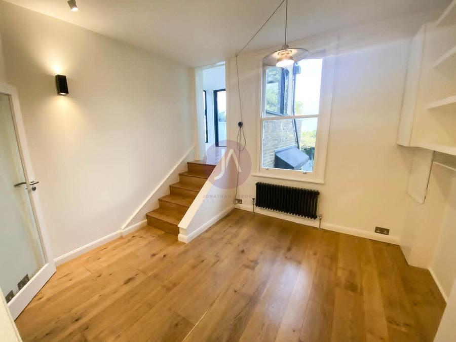 2 bedroom Flat to rent in Bisham Gardens-view6