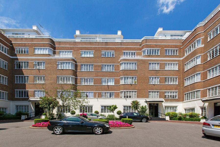 3 bedroom Flat to rent in Stockleigh Hall-view18