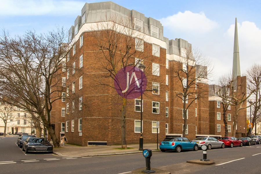 3 bedroom Flat to rent in Manor House Court-view16