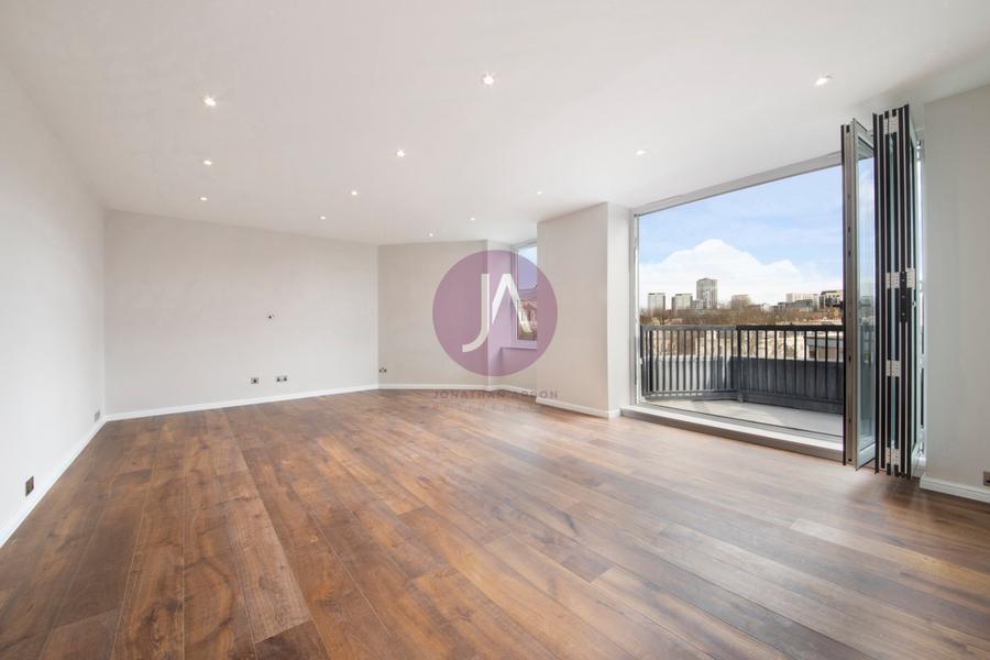 3 bedroom Flat to rent in Manor House Court-view1
