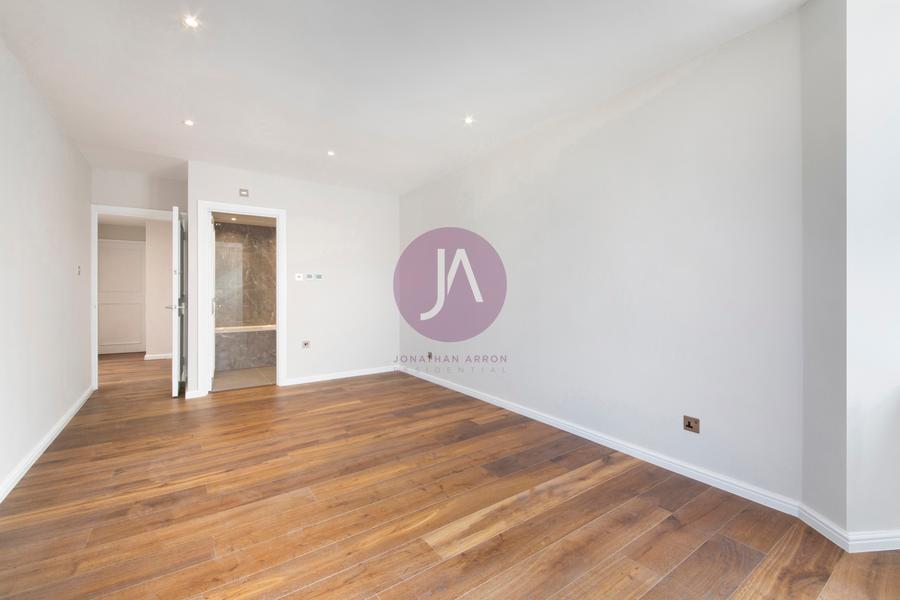 3 bedroom Flat to rent in Manor House Court-view11