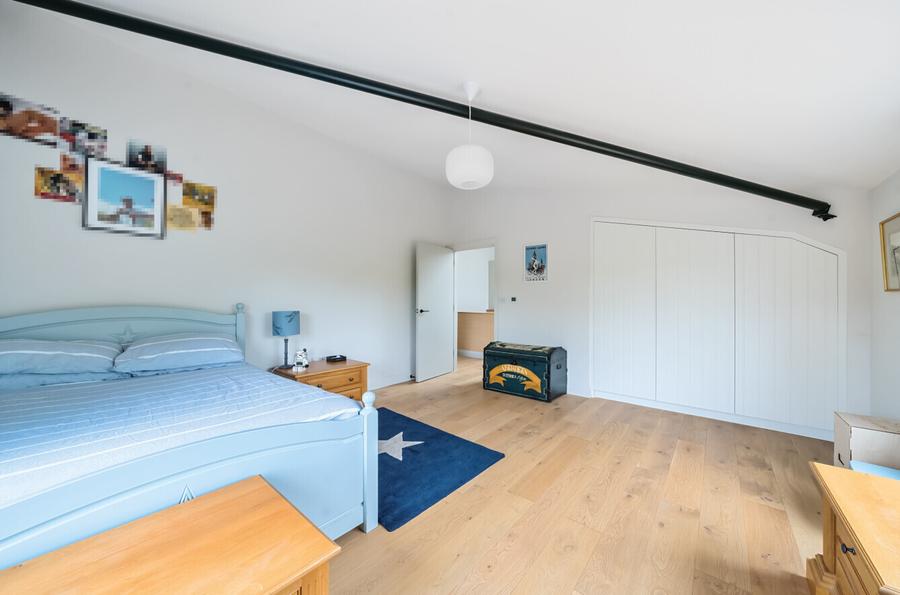 4 bedroom House to rent in Church Road-view14