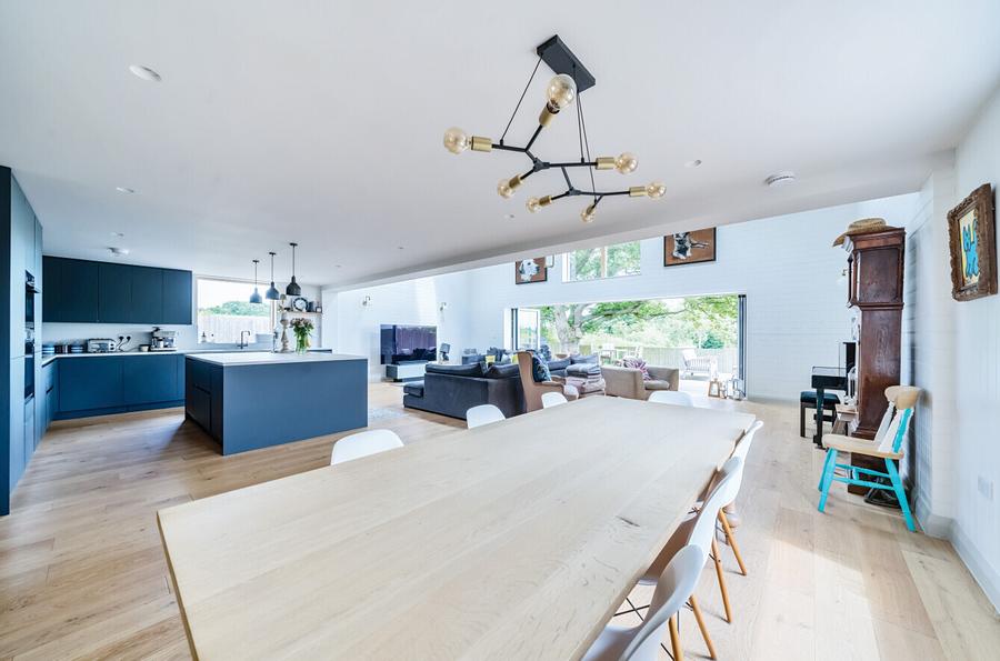 4 bedroom House to rent in Church Road-view4