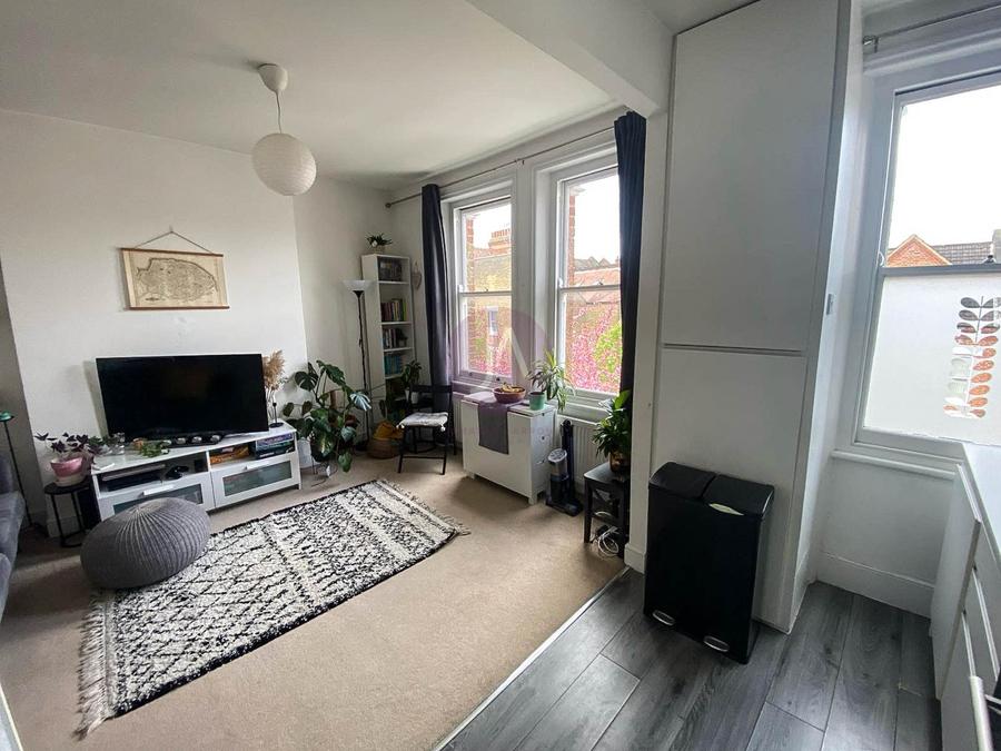 2 bedroom Flat to rent in Streatley Road-view16