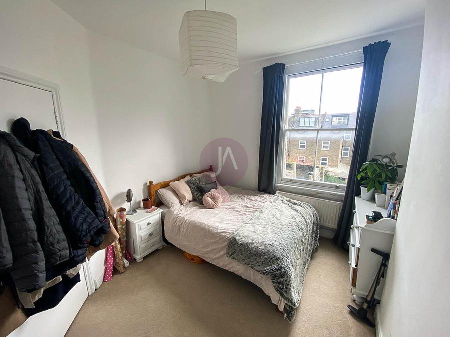 2 bedroom Flat to rent in Streatley Road-view13