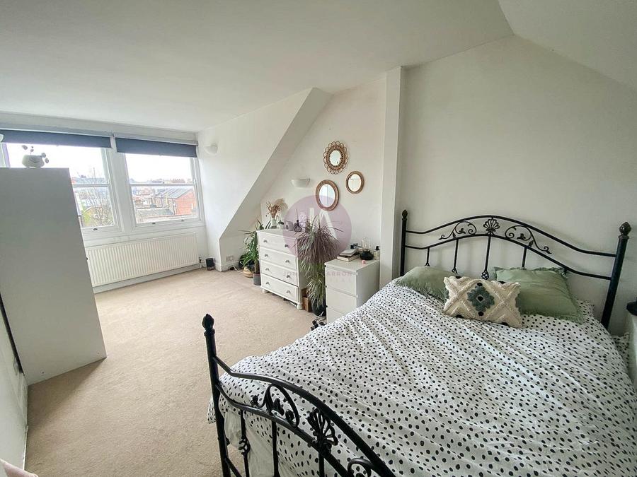 2 bedroom Flat to rent in Streatley Road-view11