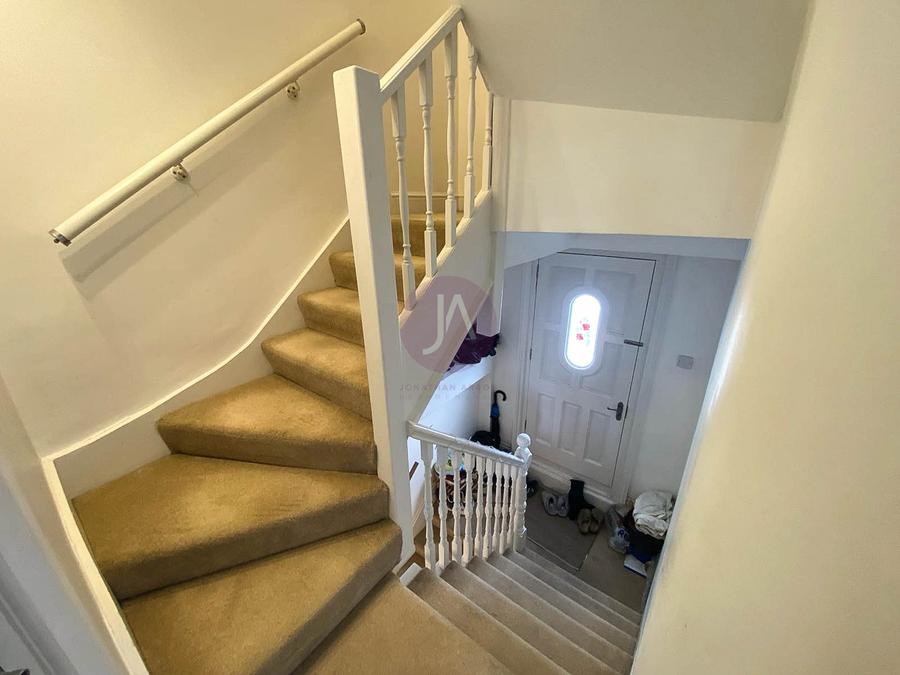 2 bedroom Flat to rent in Streatley Road-view19