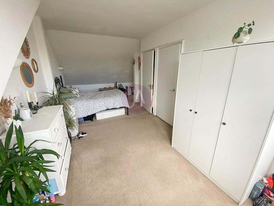 2 bedroom Flat to rent in Streatley Road-view12