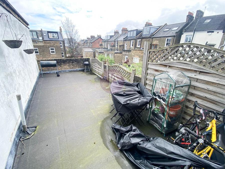 2 bedroom Flat to rent in Streatley Road-view5