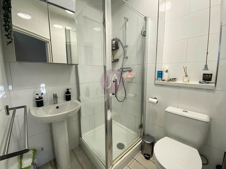 2 bedroom Flat to rent in Streatley Road-view9