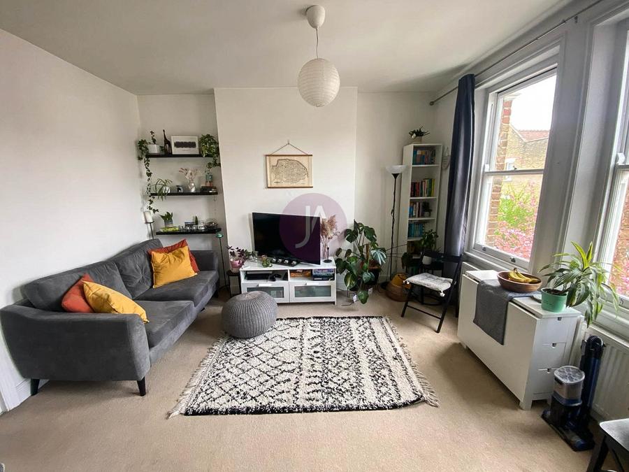 2 bedroom Flat to rent in Streatley Road-view15