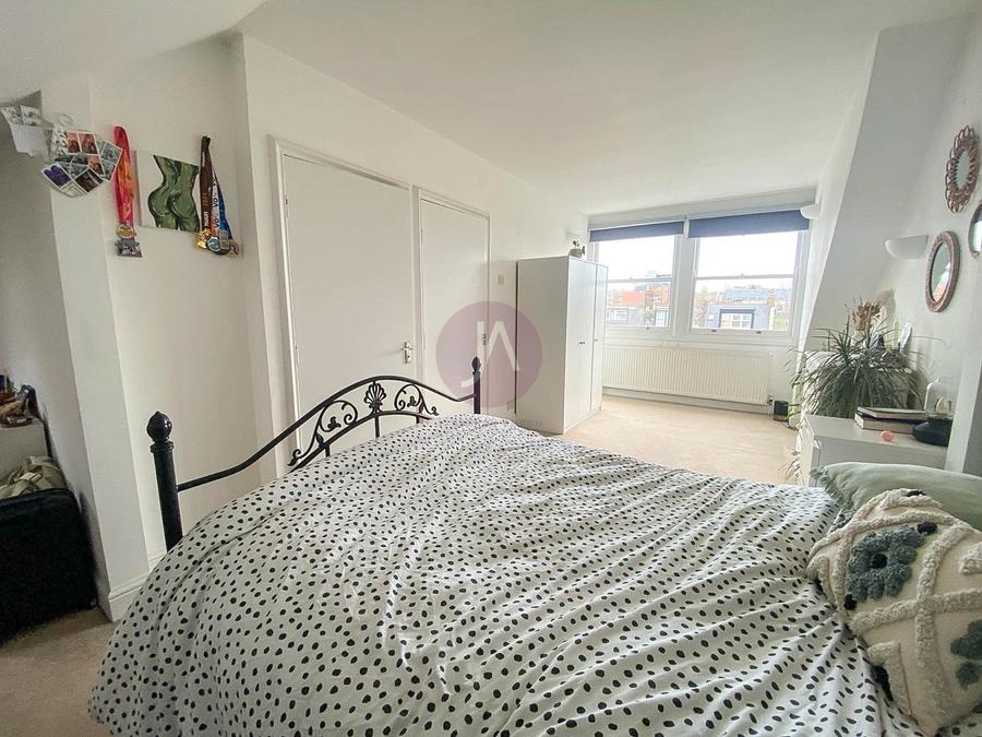 2 bedroom Flat to rent in Streatley Road-view6