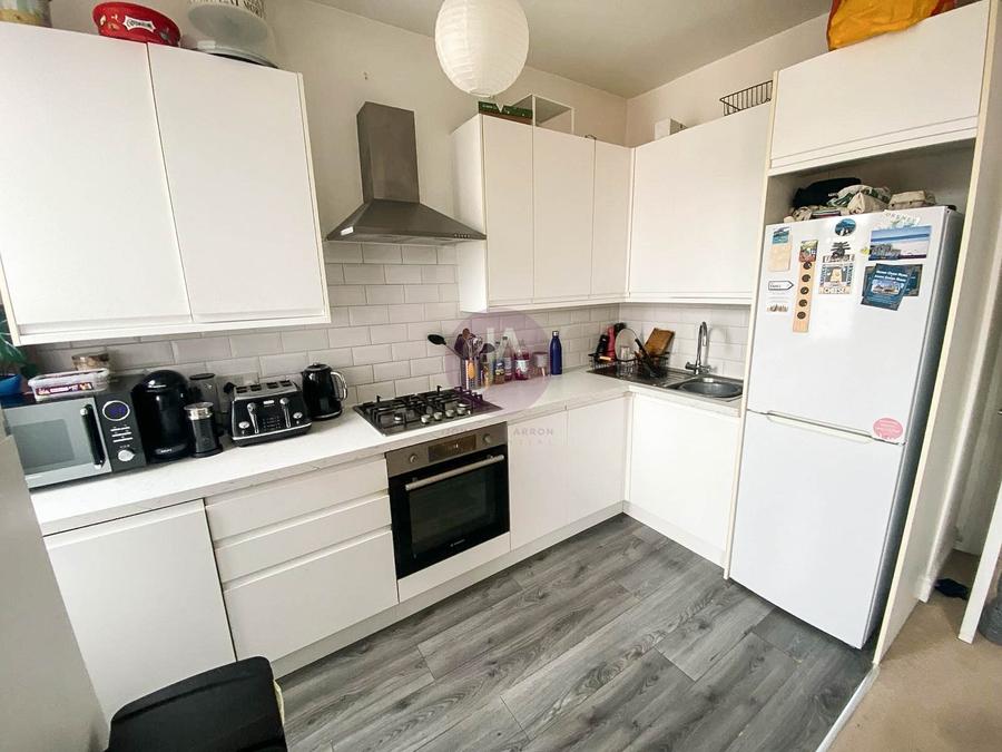 2 bedroom Flat to rent in Streatley Road-view17