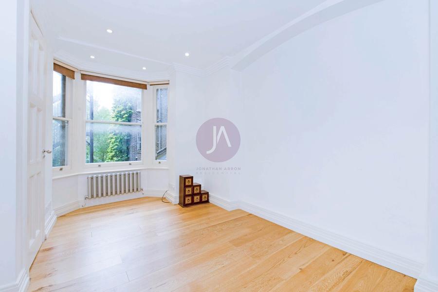 3 bedroom Flat to rent in Abbey Court-view11