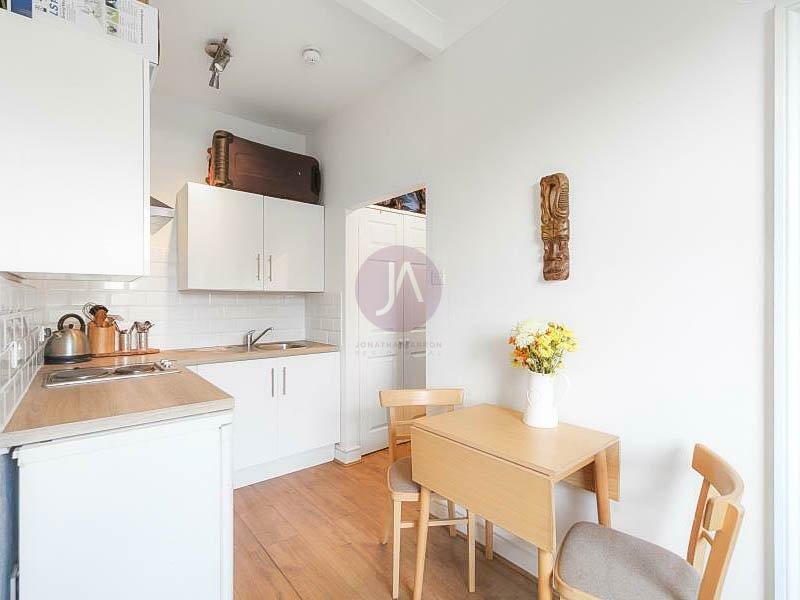 Flat to rent in West End Lane-view4