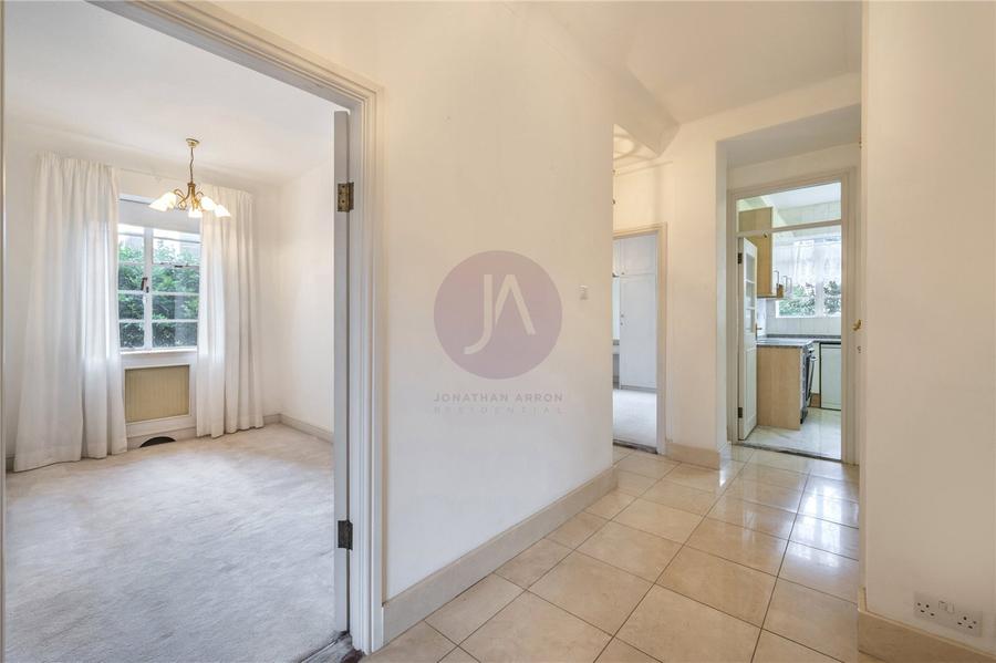 2 bedroom Flat to rent in Stockleigh Hall-view9