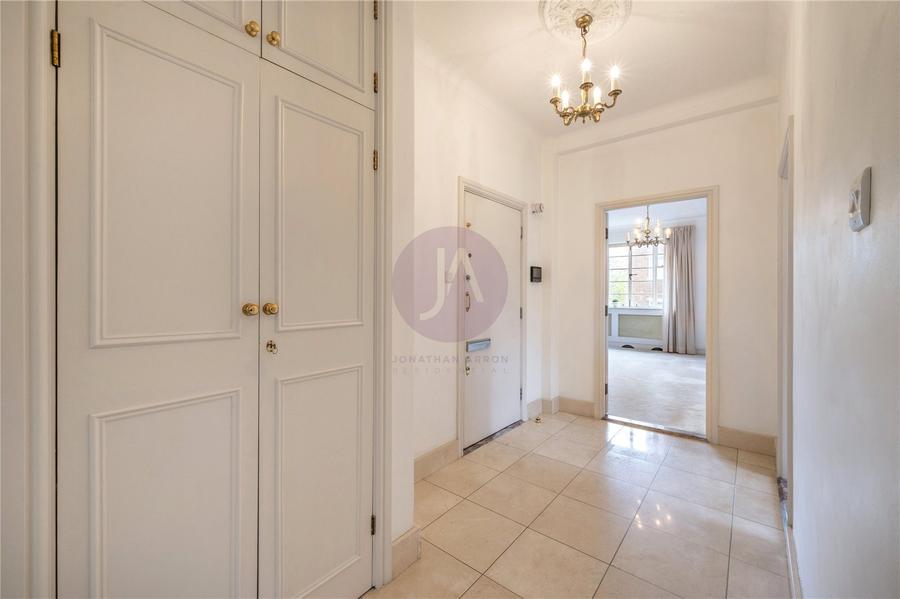 2 bedroom Flat to rent in Stockleigh Hall-view8