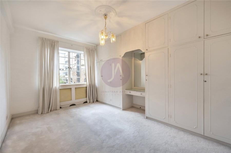 2 bedroom Flat to rent in Stockleigh Hall-view4