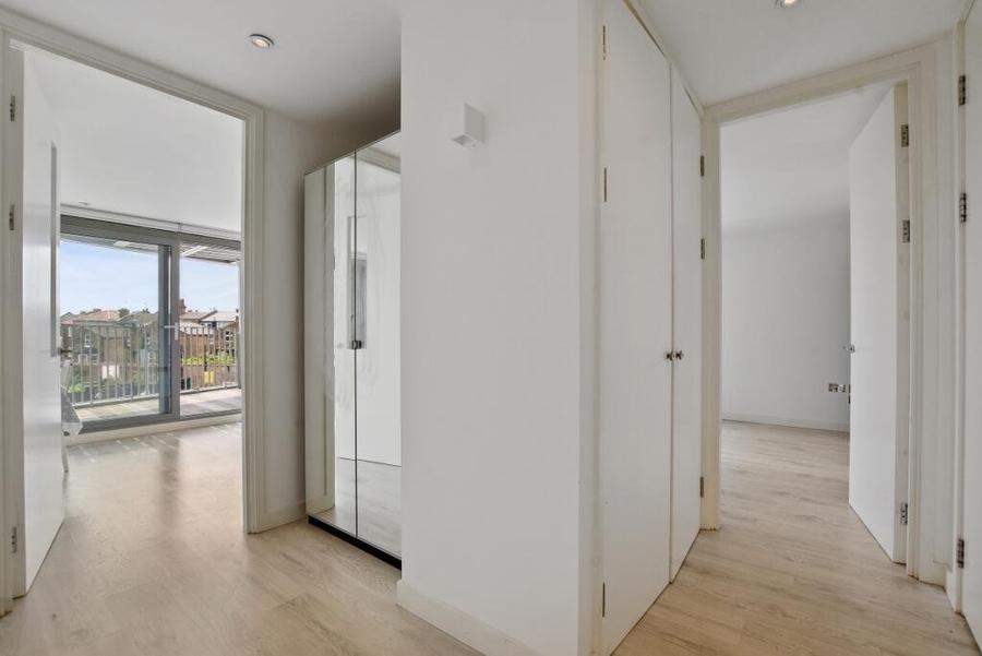 2 bedroom Flat to rent in Mill Lane-view10