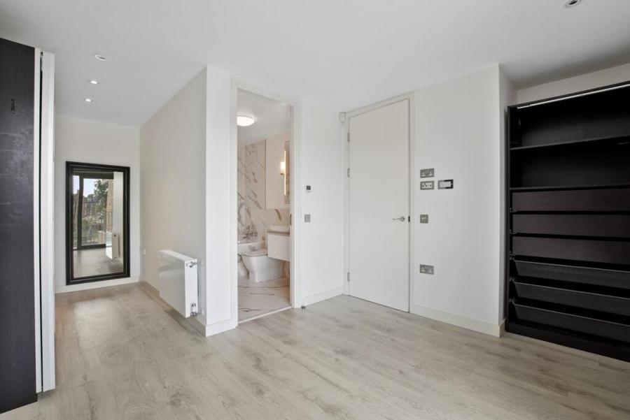2 bedroom Flat to rent in Mill Lane-view8