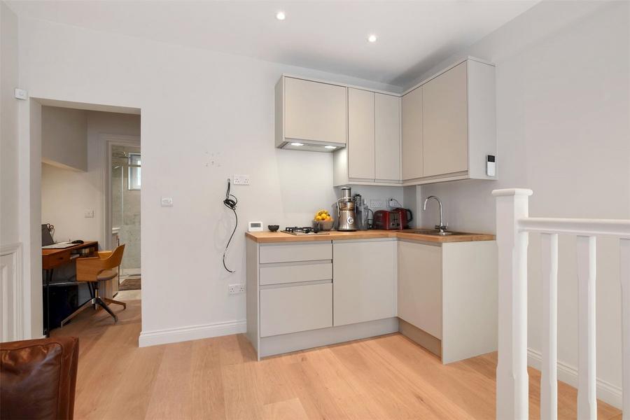 1 bedroom Flat to rent in Cedric Chambers-view6