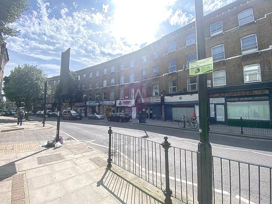 2 bedroom Flat to rent in Hornsey Road-view13