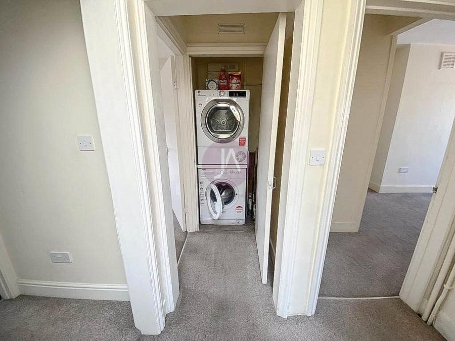 2 bedroom Flat to rent in Hornsey Road-view12