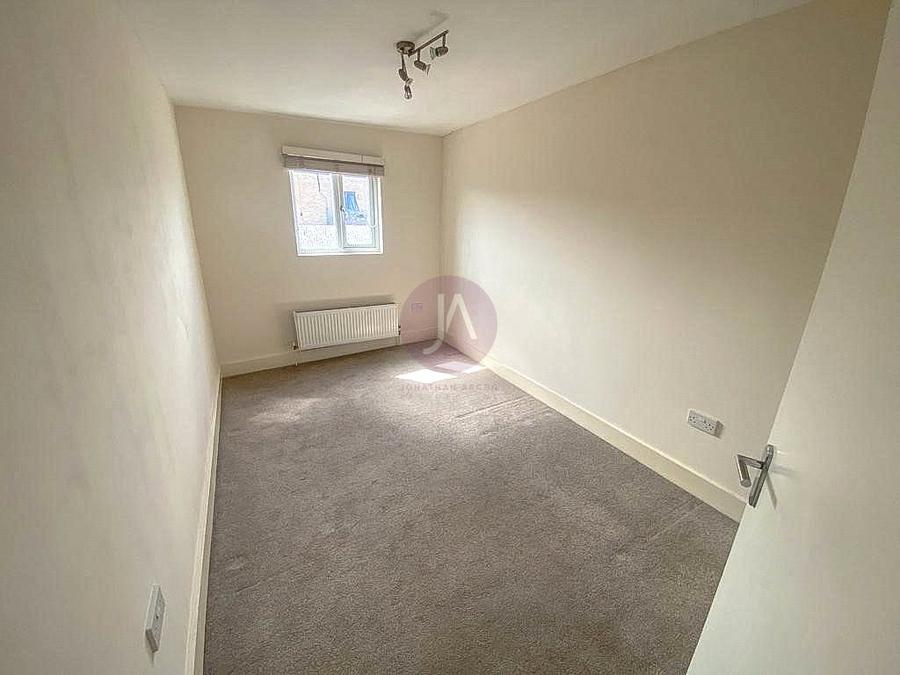 2 bedroom Flat to rent in Hornsey Road-view8