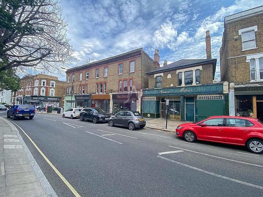 4 bedroom Flat, Maisonette to rent in Mill Lane-view2