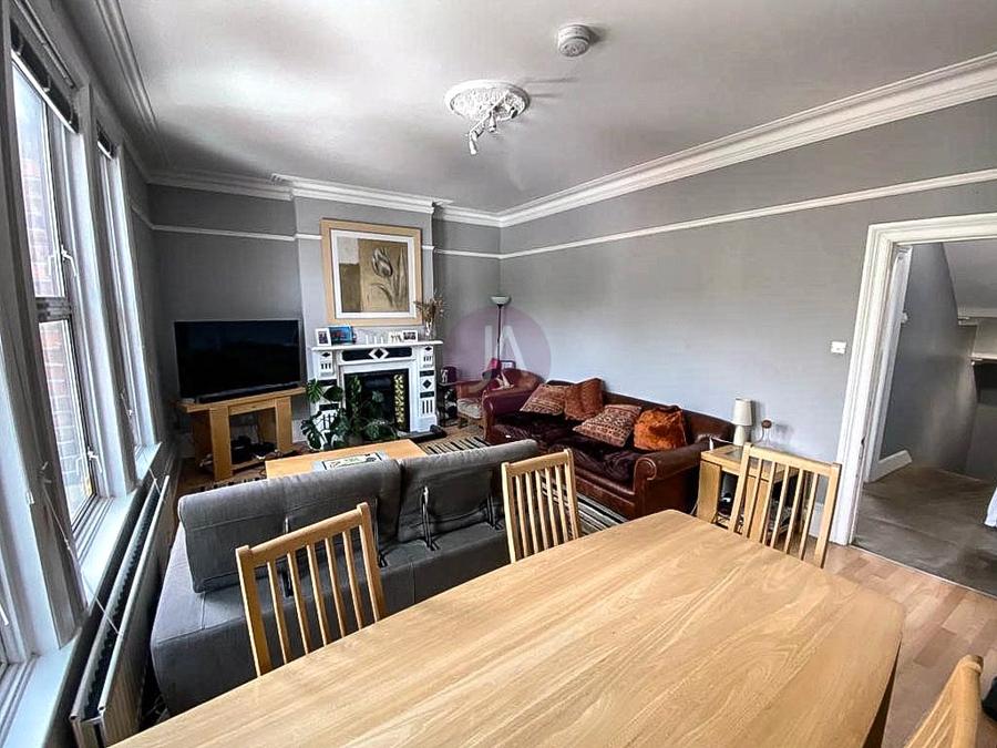 4 bedroom Flat, Maisonette to rent in Mill Lane-view3