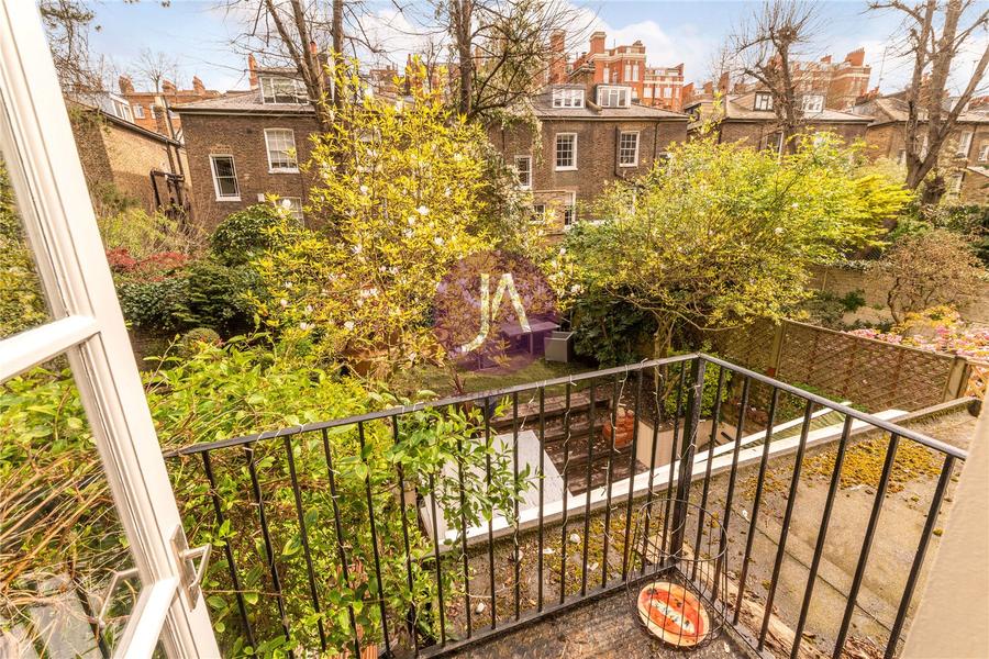 2 bedroom Flat to rent in Randolph Avenue-view11