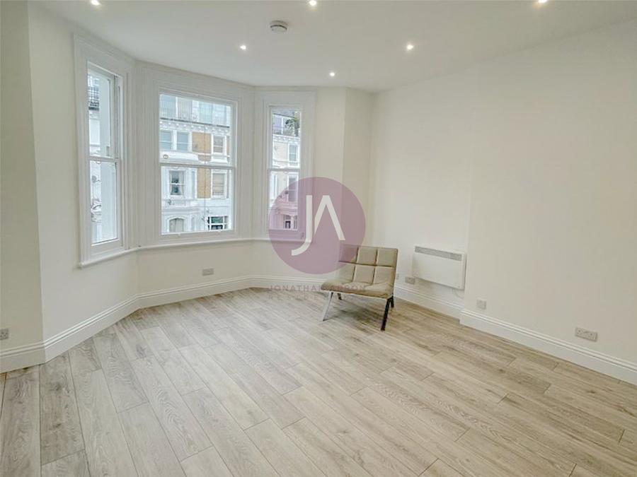 1 bedroom Flat to rent in Sinclair Gardens-view7
