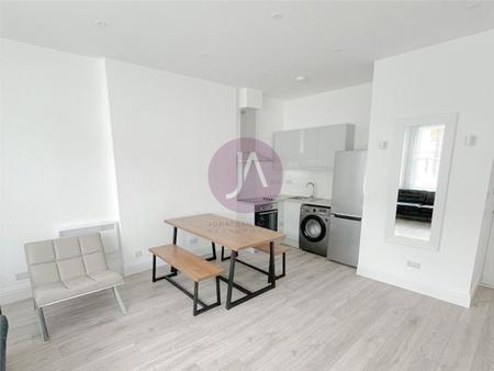 1 bedroom Flat to rent in Sinclair Gardens-List1414